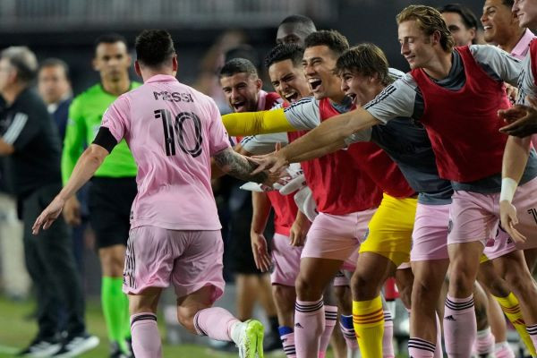 Lionel Messi's Incredible Free Kick in Inter Miami Debut