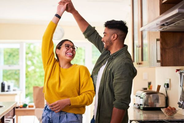 Building Strong Relationships: 10 Habits of Happy Couples